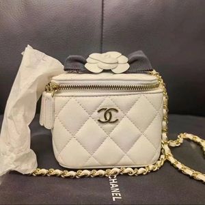 Chanel classic box with chain